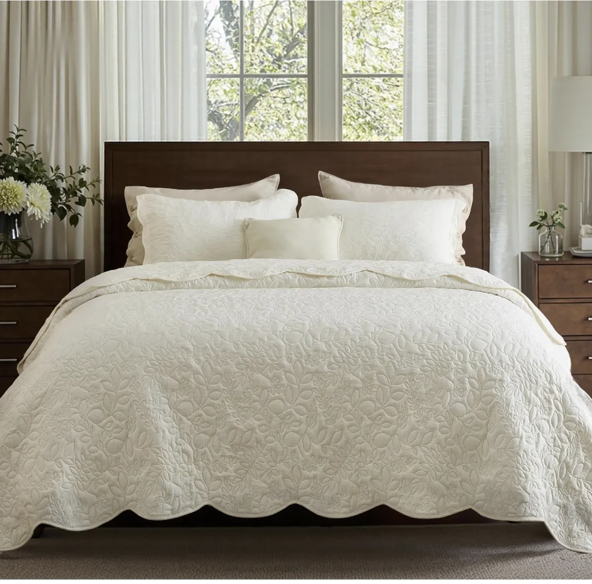 Quilts Queen Size - Ultra Soft Pre-Washed Cloud-Like Bedding, All-Season Lightweight Comforter for Country Bedroom, Leaf Design Coverlet in Cream...
