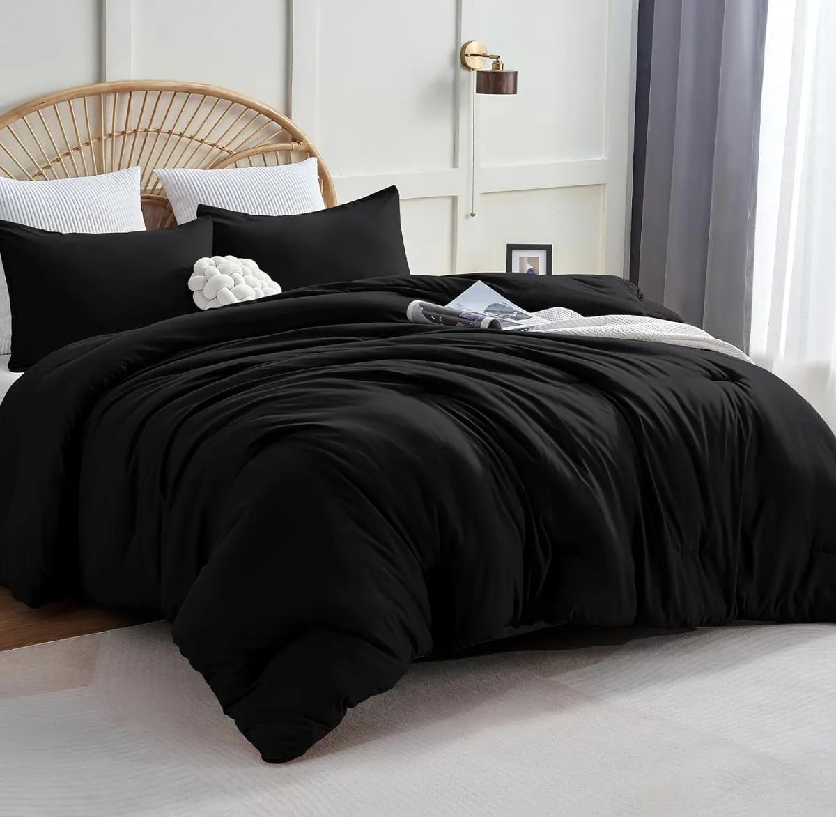 Comforter Set Black, 3 Pieces Lightweight Comforters Queen Size Quilted Bedding Sets, All Season Breathable Solid Down Alternative Comforter