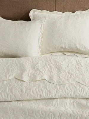 Quilts Queen Size - Ultra Soft Pre-Washed Cloud-Like Bedding, All-Season Lightweight Comforter for Country Bedroom, Leaf Design Coverlet in Cream...