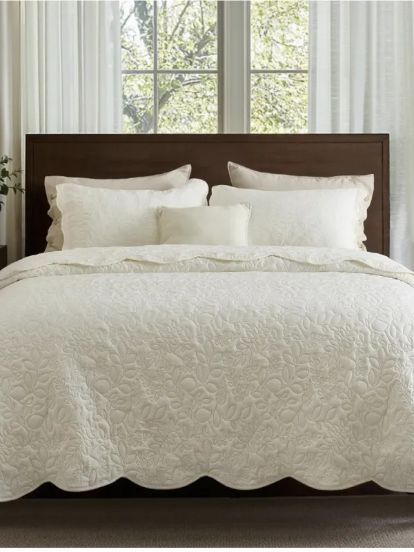 Product Quilts Queen Size - Ultra Soft Pre-Washed Cloud-Like Bedding, All-Season Lightweight Comforter for Country Bedroom, Leaf Design Coverlet in Cream... Image